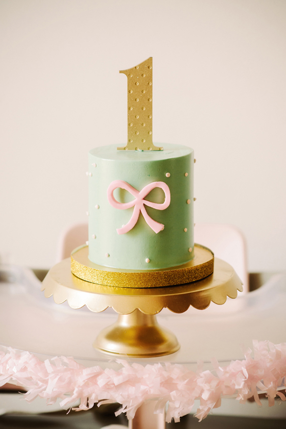 Blake's Bow Themed First Birthday via The TomKat Studio. Photography by Krista Mason.