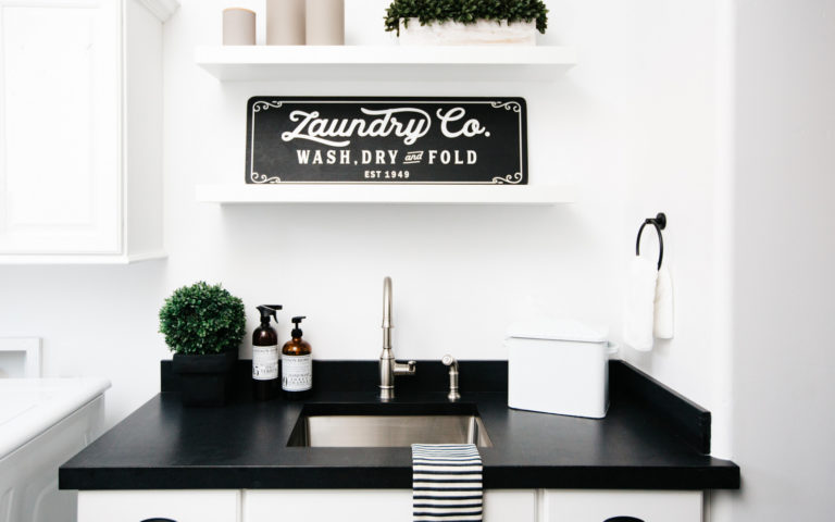 tomkat_studio_farmhouse_laundry room